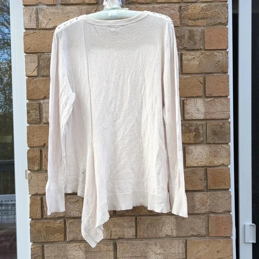 Asymmetrical  Sweater - Picture 2 of 10